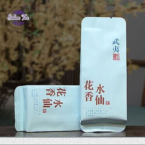 2 gói nhỏ nham trà lão tùng thủy tiên được chụp cận cảnh