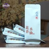 3 gói nhỏ nham trà lão tùng thủy tiên được chụp cận cảnh