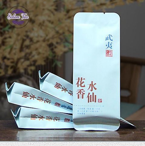 3 gói nhỏ nham trà lão tùng thủy tiên được chụp cận cảnh