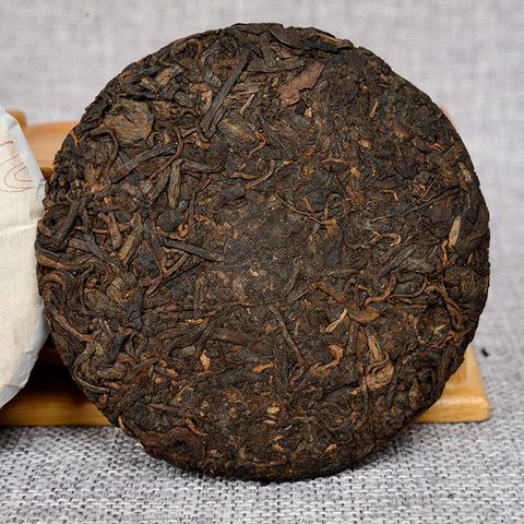 Trà phổ nhĩ chín chồi vàng Vân Nam năm 2014 bánh 100g