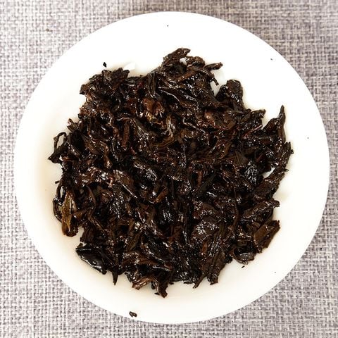 Trà phổ nhĩ chín chồi vàng Vân Nam năm 2014 bánh 100g