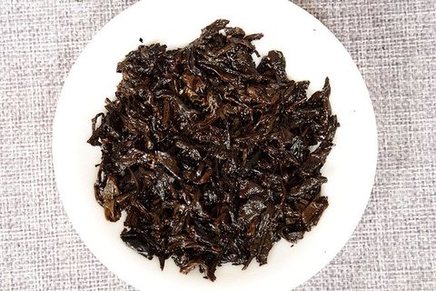 Trà phổ nhĩ chín chồi vàng Vân Nam năm 2014 bánh 100g