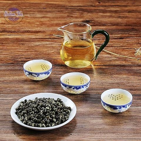 “Trà Tiểu Long Châu Hoa Lài thơm ngon với nước trà vàng óng đẹp mắt”
