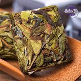 Bánh trà Ô Long độc đáo, kết tinh từ nghệ thuật chế biến thủ công truyền thống.