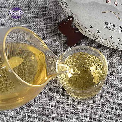 “Nước trà phổ nhĩ sống Băng Đảo cổ thụ năm 2018 vàng xanh, hương vị đậm đà”