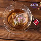 Túi Lưới Tam Giác Hàn Miệng chứa thảo mộc, mang đến trải nghiệm pha trà tinh tế và tiện lợi.