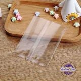 “Túi trắng trong đựng kẹo nhỏ và bánh handmade, chất liệu bền đẹp và trong suốt”