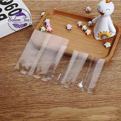 “Túi trắng trong đựng bánh handmade và kẹo nhỏ, trong suốt và thẩm mỹ”