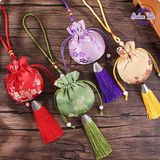 Bộ sưu tập Túi Vải Gấm Thêu với màu sắc rực rỡ, mang lại may mắn và tài lộc.