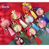 Túi Vải Gấm Thêu họa tiết hoa văn nổi bật, là lựa chọn hoàn hảo cho không gian sống.