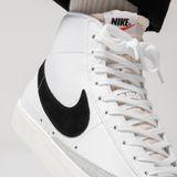 nike-blazer-mid-77-vintage-bq6806-100