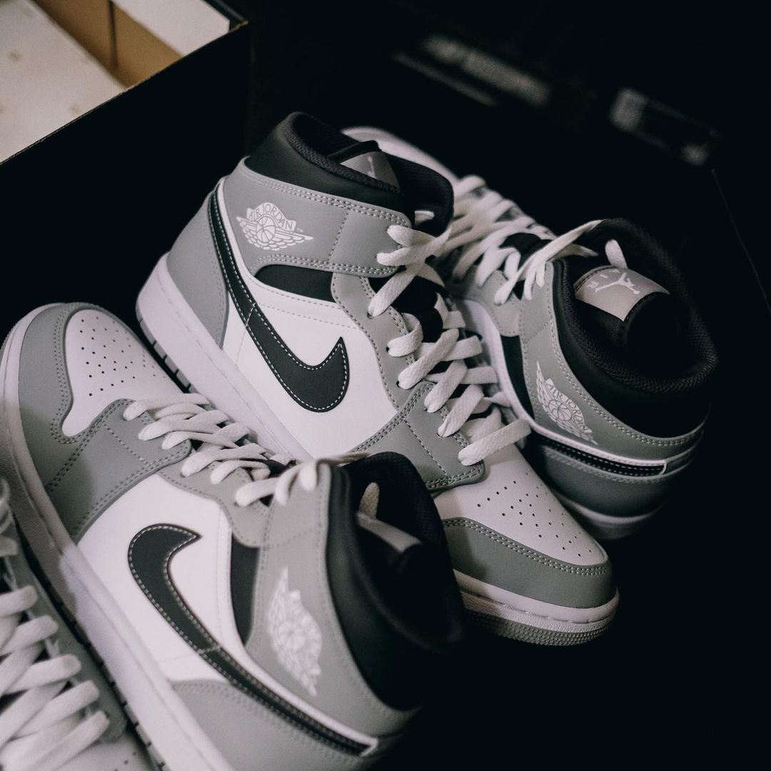 Giày Nike Air Jordan 1 Mid – Light Smoke Grey – 554724-078 – GTG