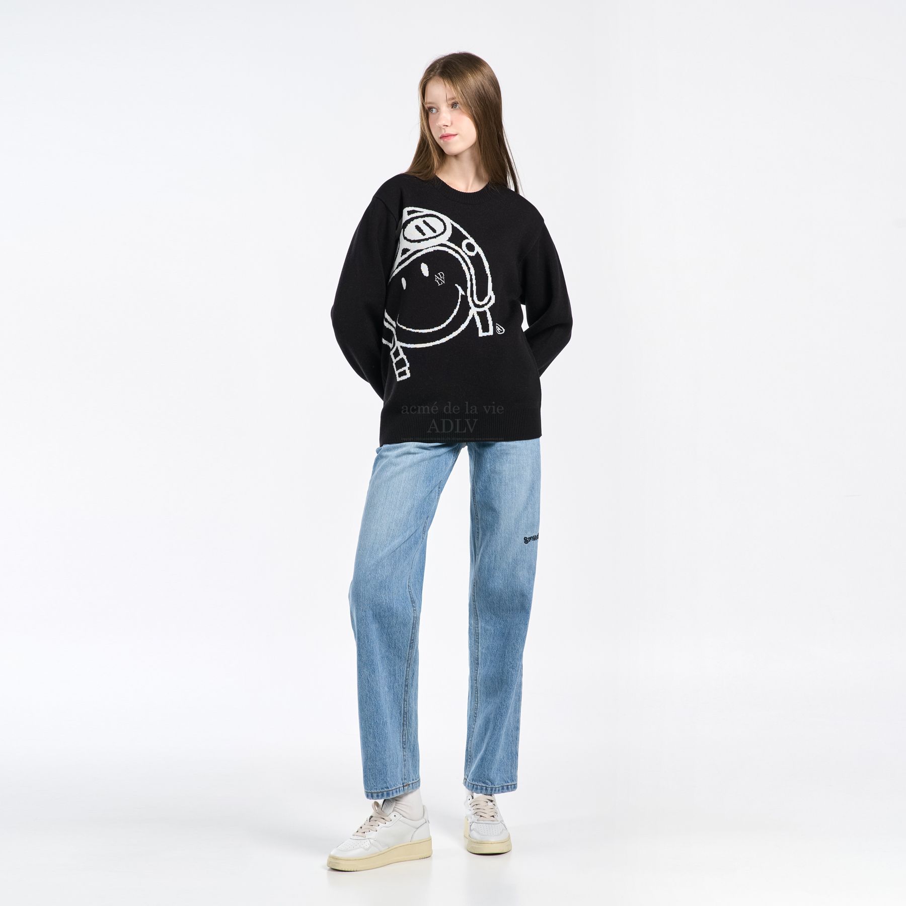 Áo Sweater - ADLV X Smiley® BIKER SMILEY FRONT ARTWORK KNIT Áo Sweater - ADLV X Smiley® BIKER SMILEY FRONT ARTWORK KNIT