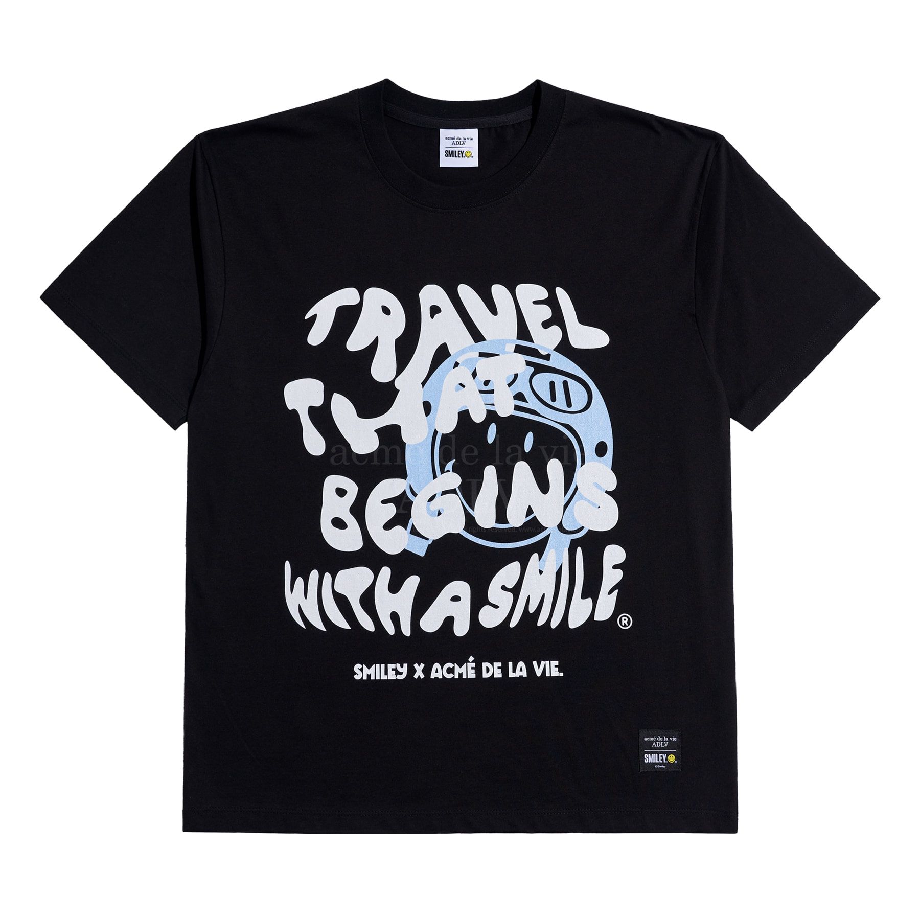  Áo thun - Acmé de la vie X Smiley® - TRAVEL THAT BEGINS SHORT SLEEVE T-SHIRT BLACK 