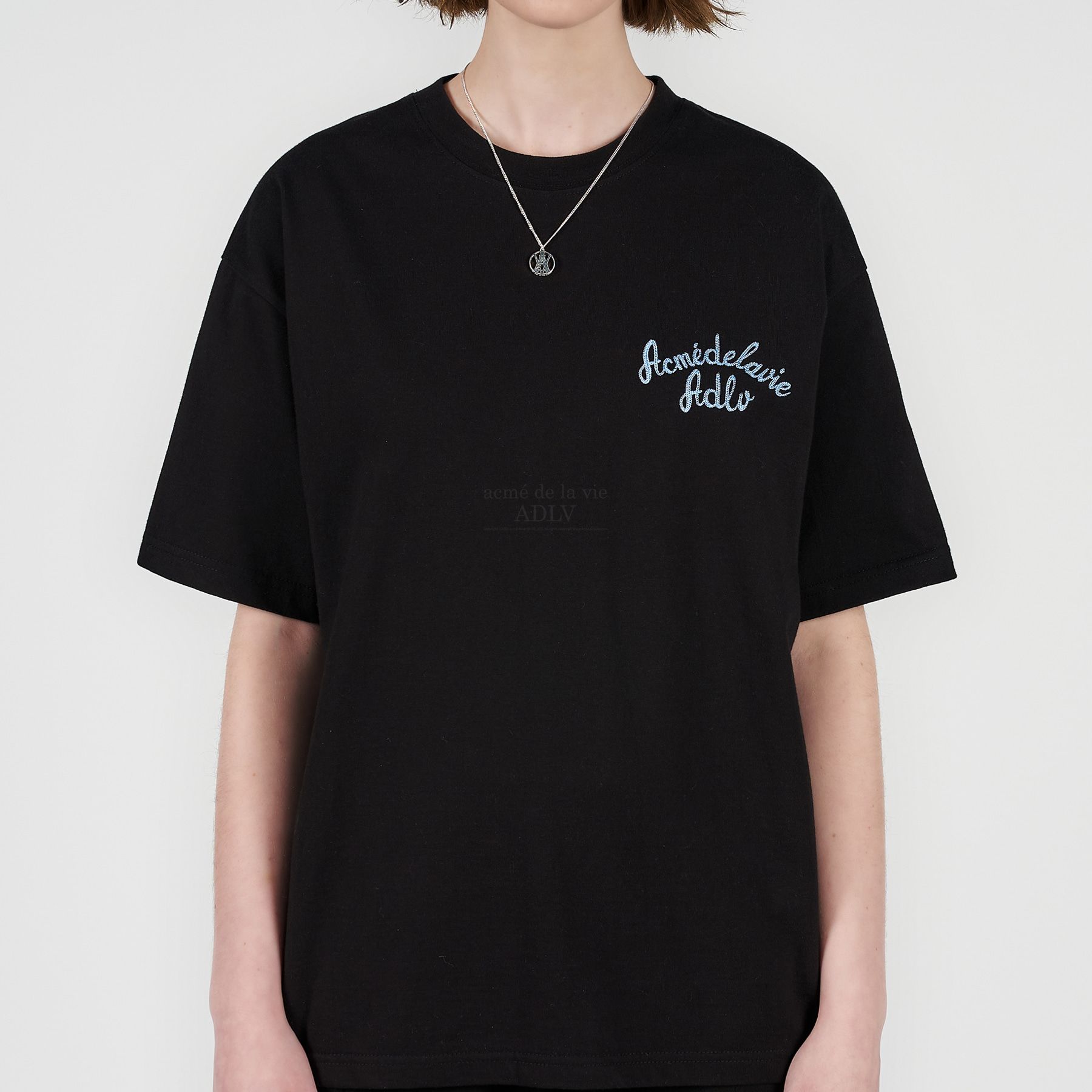  Áo thun - Acmé de la vie - SCRIPT LOGO EMBROIDERY SHORT SLEEVE T-SHIRT BLACK 