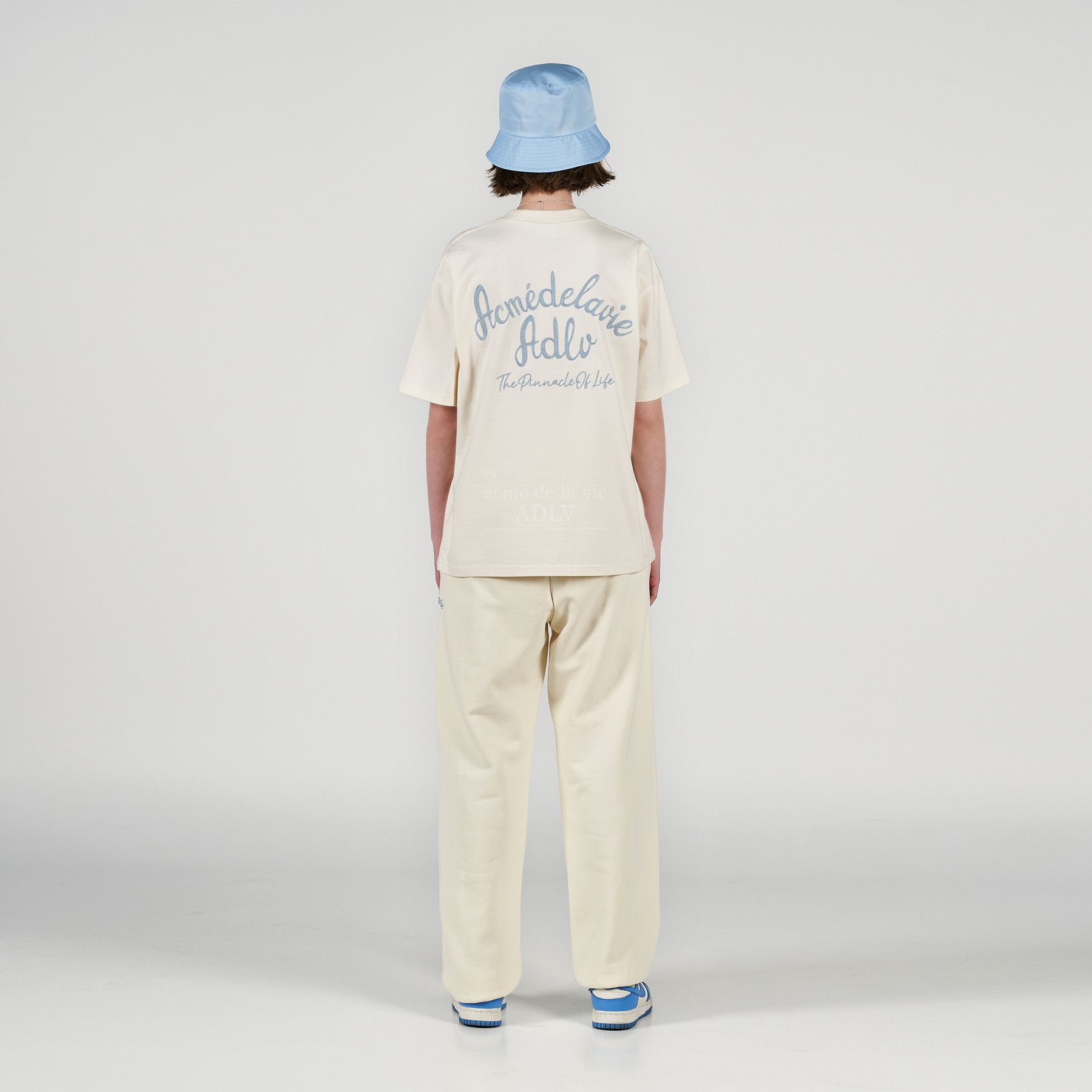  Áo thun - Acmé de la vie - SCRIPT LOGO EMBROIDERY SHORT SLEEVE T-SHIRT IVORY 