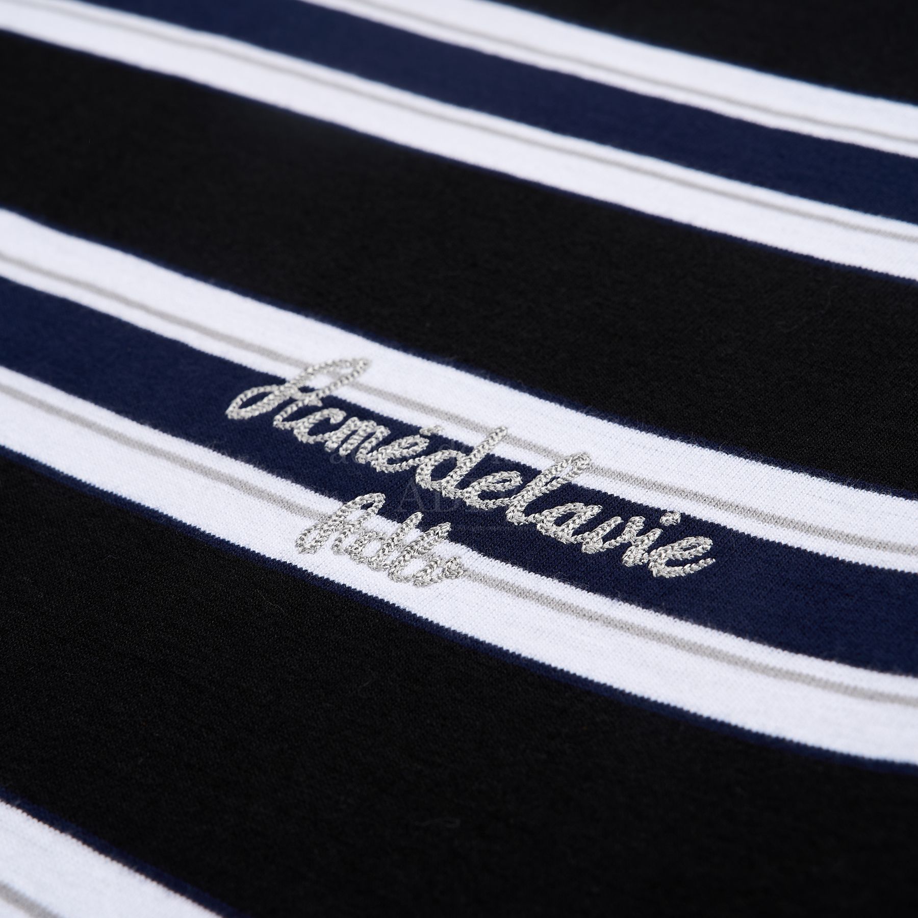  Áo thun - Acmé de la vie - SCRIPT LOGO STRIPE SHORT SLEEVE T-SHIRT BLACK 