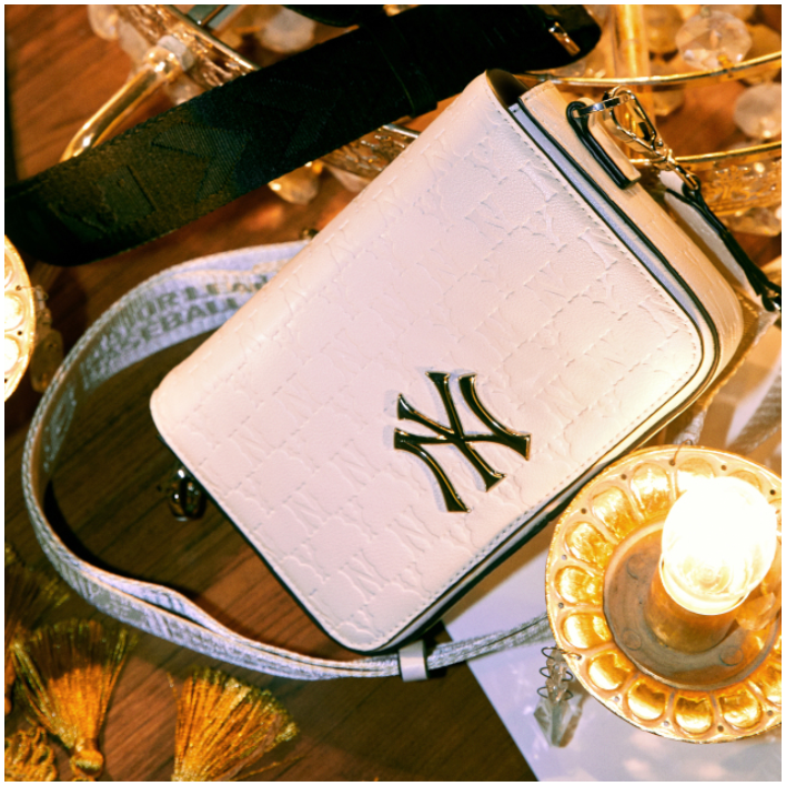 MLB Korea - New York Yankees Monogram Hoodie Bag