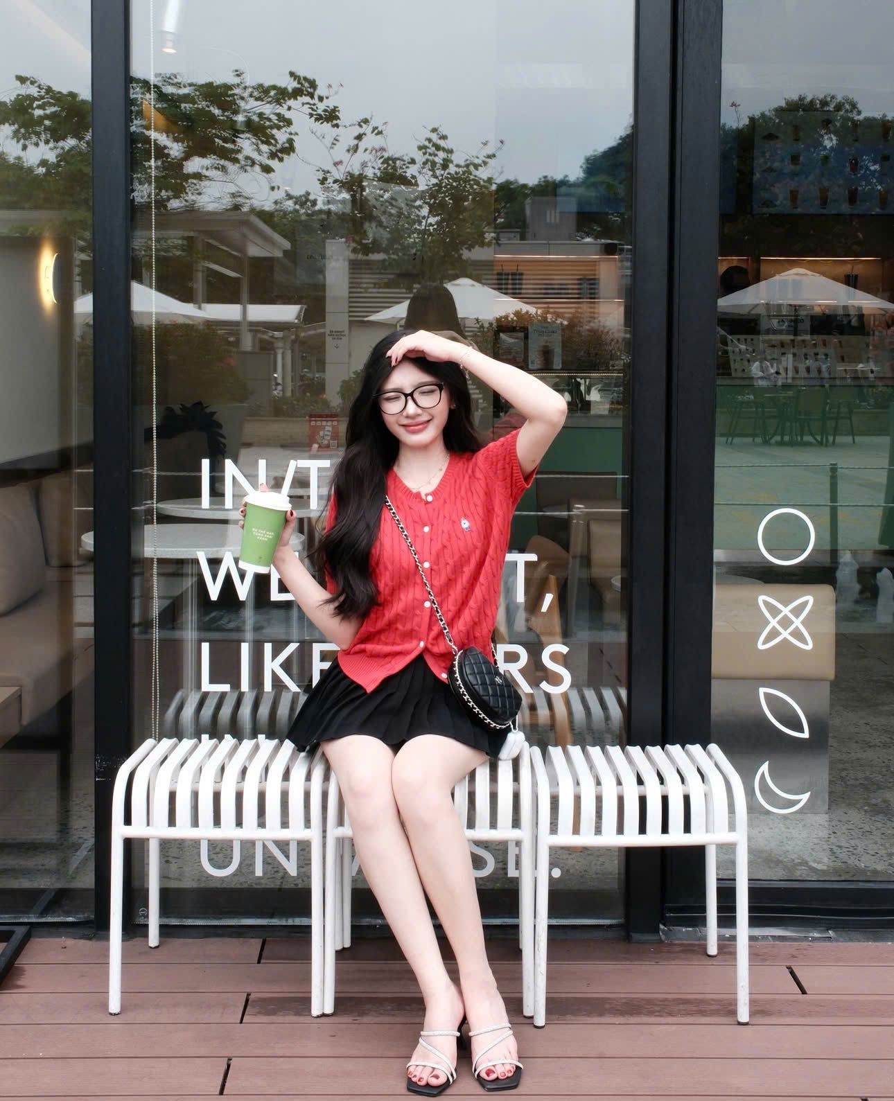  Áo Thun Len WHOAU [Nữ] - Steve R-neck Short Sleeve Cardigan Red - WHCKF2401F 