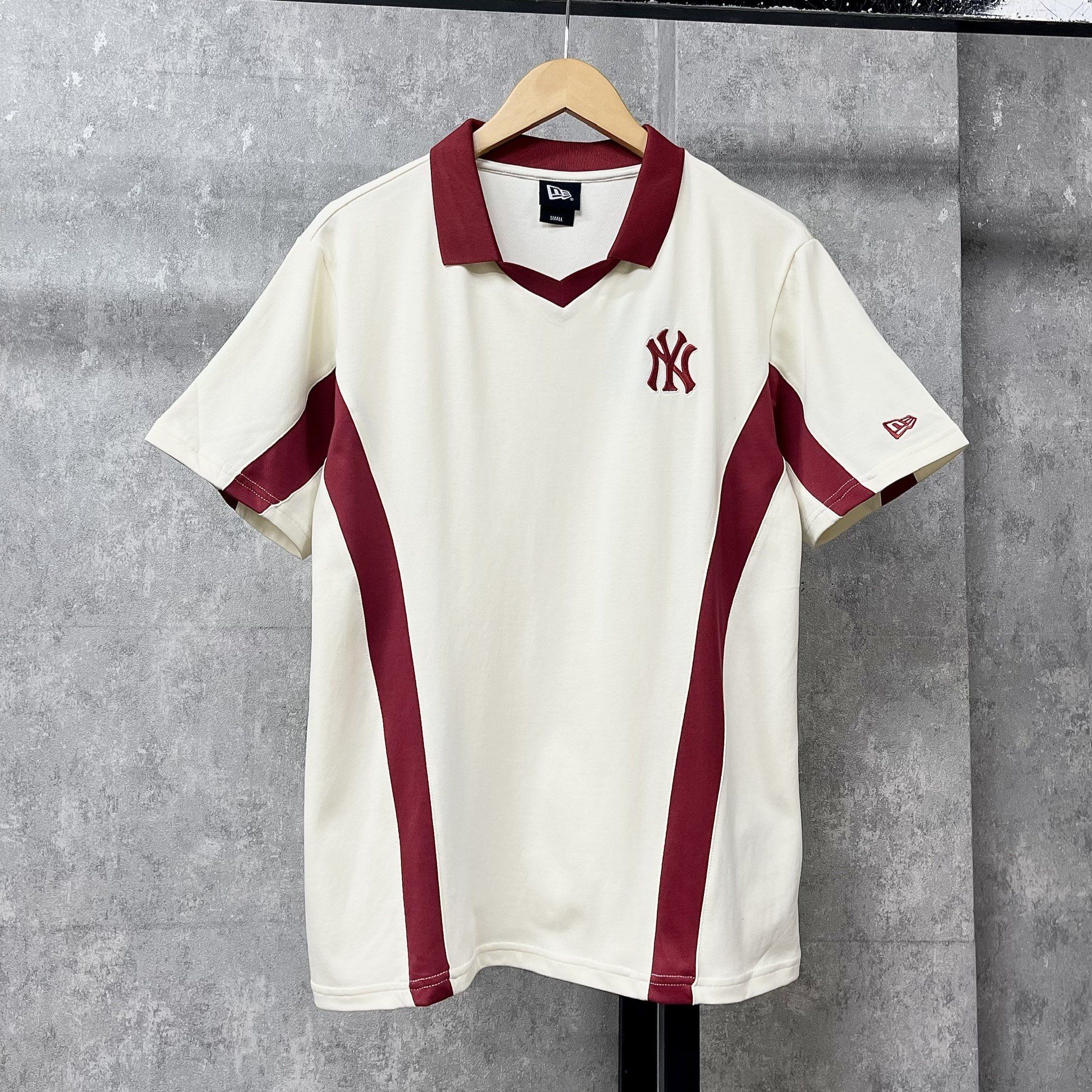  Áo Thun Polo New Era - [Unisex] NY Logo Hip Line T-Shirt Cream/Red - 14113663 