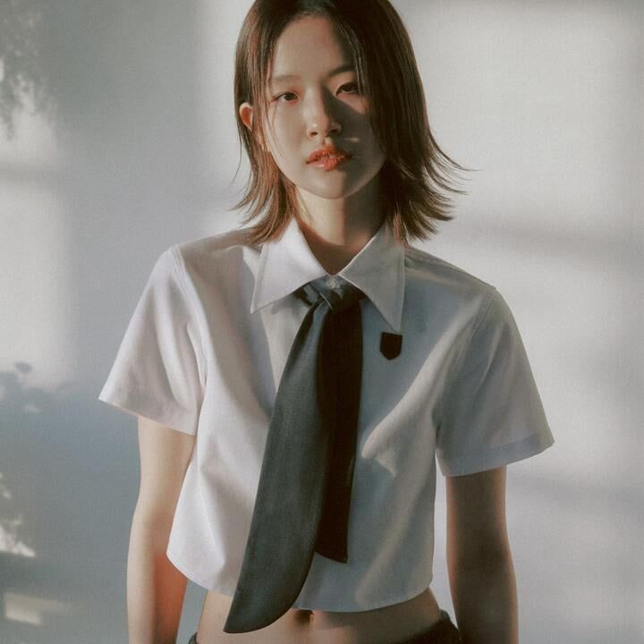  Áo Sơ Mi RMTCRW [ROMANTIC CROWN] - [Nữ] TIE CROP HALF SHIRT WHITE 