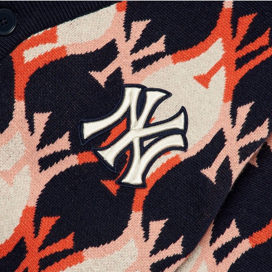  ÁO CARDIGAN MLB ARGYLE MONOGRAM OVER NEW YORK YANKEES - 3AKCY0224-50NYD 