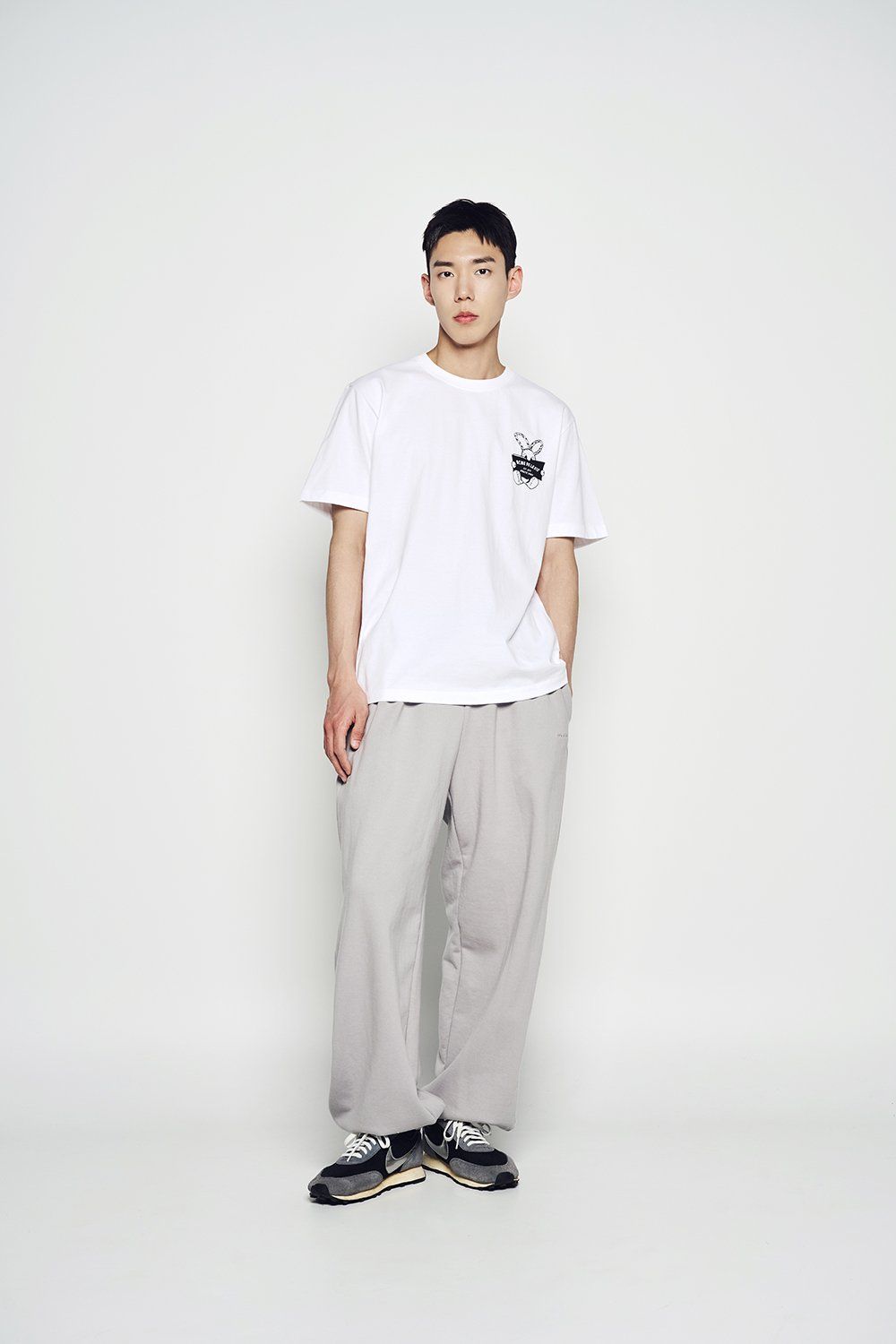  Áo thun ADLV - Acmé de la vie Newspaper Rabbit Short Sleeve T-shirt White 