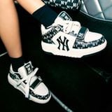  Giày MLB Chunky Liner Mid Classic Monogram New York Yankees Black - 3ASXLM13N-50BKS 