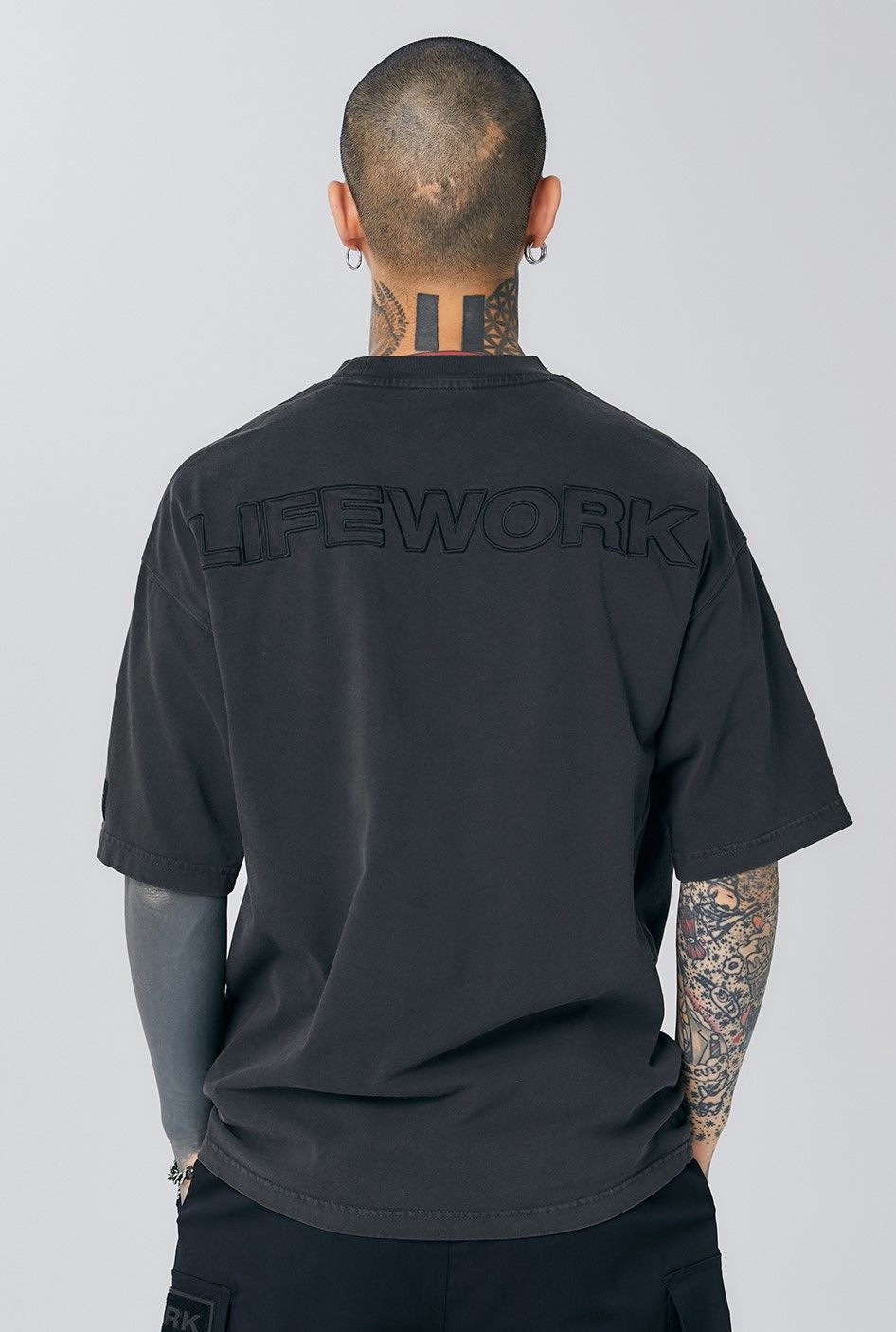  Áo thun Life Work - Pigment embroidered short-sleeved Black T-shirt - LW222TS610 