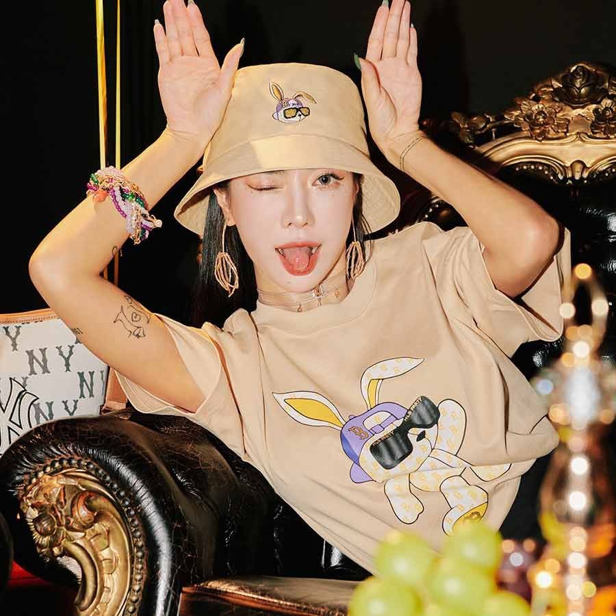  Áo thun MLB - New Year Rabbit Short Sleeve T- Shirt Boston Red Sox - 3ATSQ0131-43SAL 