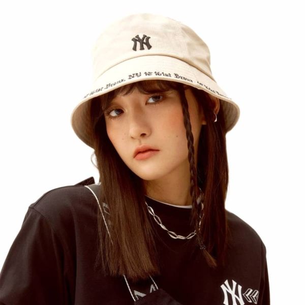  Nón Bucket MLB - GOTHIC STADIUM BUCKET HAT NY YANKEES BEIGE - 32CPHG111-50B 