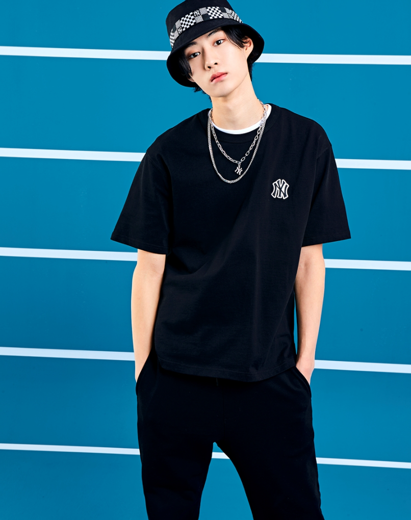  Áo thun MLB -  CHECKERBOARD BACK LOGO SHORT SLEEVE T-SHIRT NEW YORK YANKEES - 3ATSM8023-50BKS 