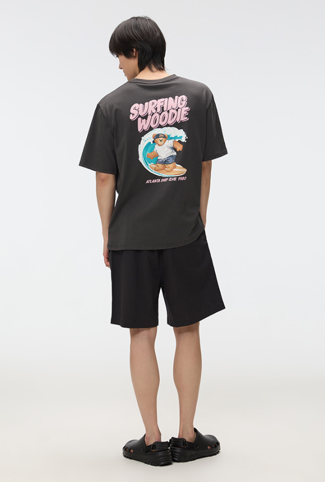  Áo Thun WHOAU (SPAO) - [Unisex] Woody SURFING Short Sleeve T-shirt Charcoal - SPRPF24C54 