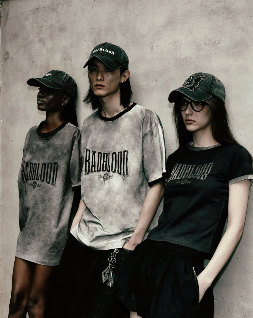  Áo Thun [Unisex] Badblood - [w-tee25-052] Curved Logo Dusty Ringer T-Shirt 
