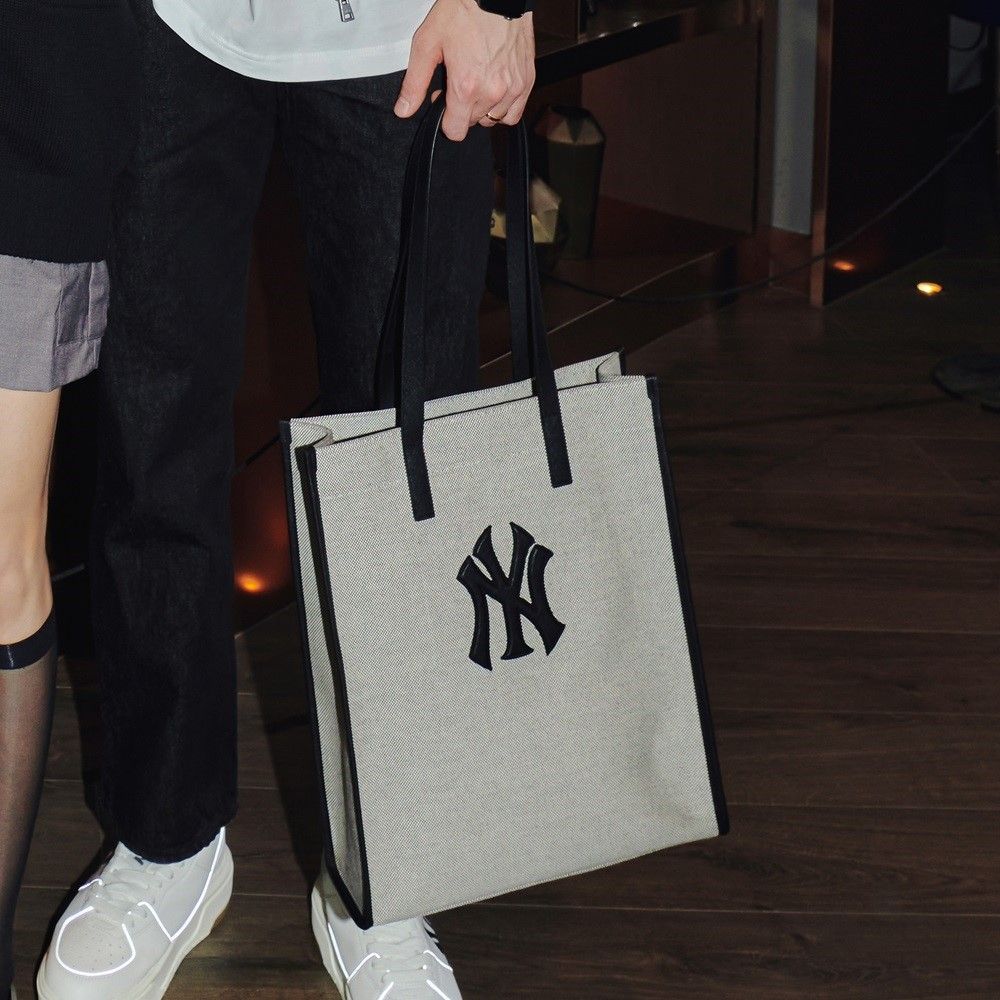  Túi Tote MLB Korea - Basic Canvas Vertical Tote Bag New York Yankees Black - 3AORM033N-50BKS 