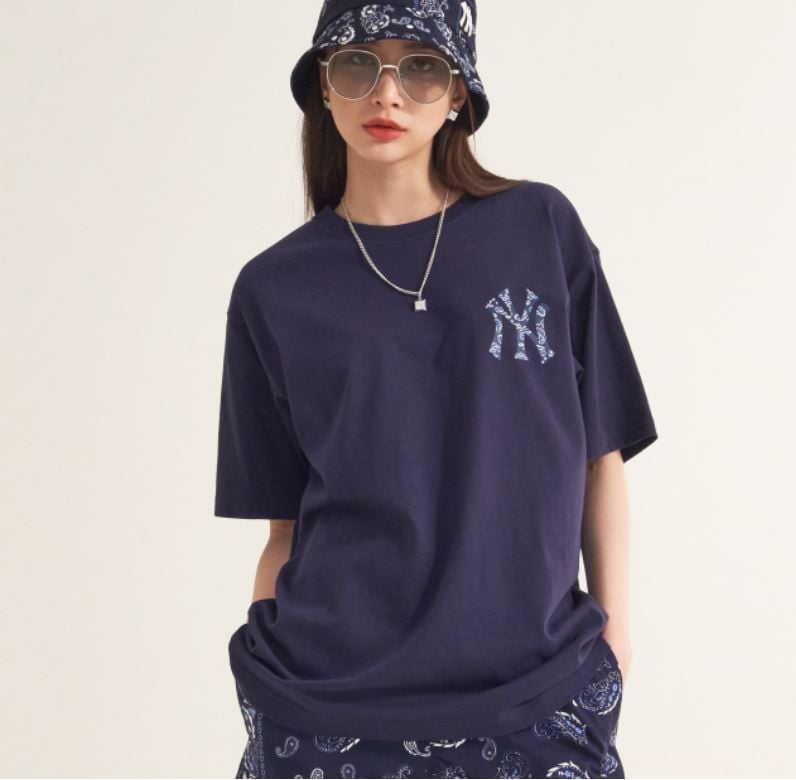  Áo thun MLB - PAISLEY MEGA LOGO T-SHIRT NEW YORK YANKEES - 3ATS53023-50NYD 