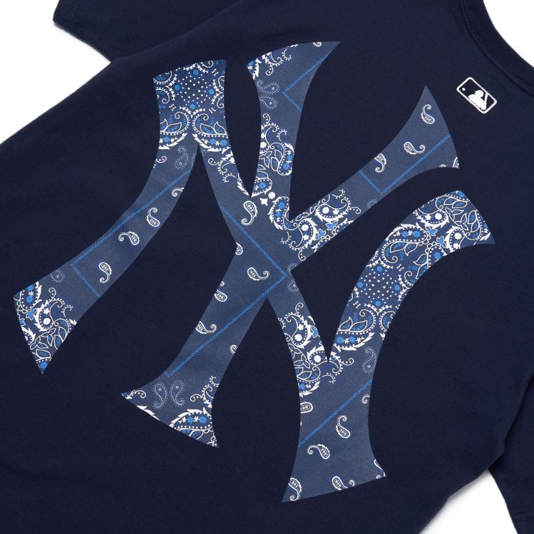  Áo thun MLB - PAISLEY MEGA LOGO T-SHIRT NEW YORK YANKEES - 3ATS53023-50NYD 