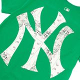  Áo thun MLB - PAISLEY MEGA LOGO T-SHIRT NEW YORK YANKEES - 3ATS53023-50GNS 