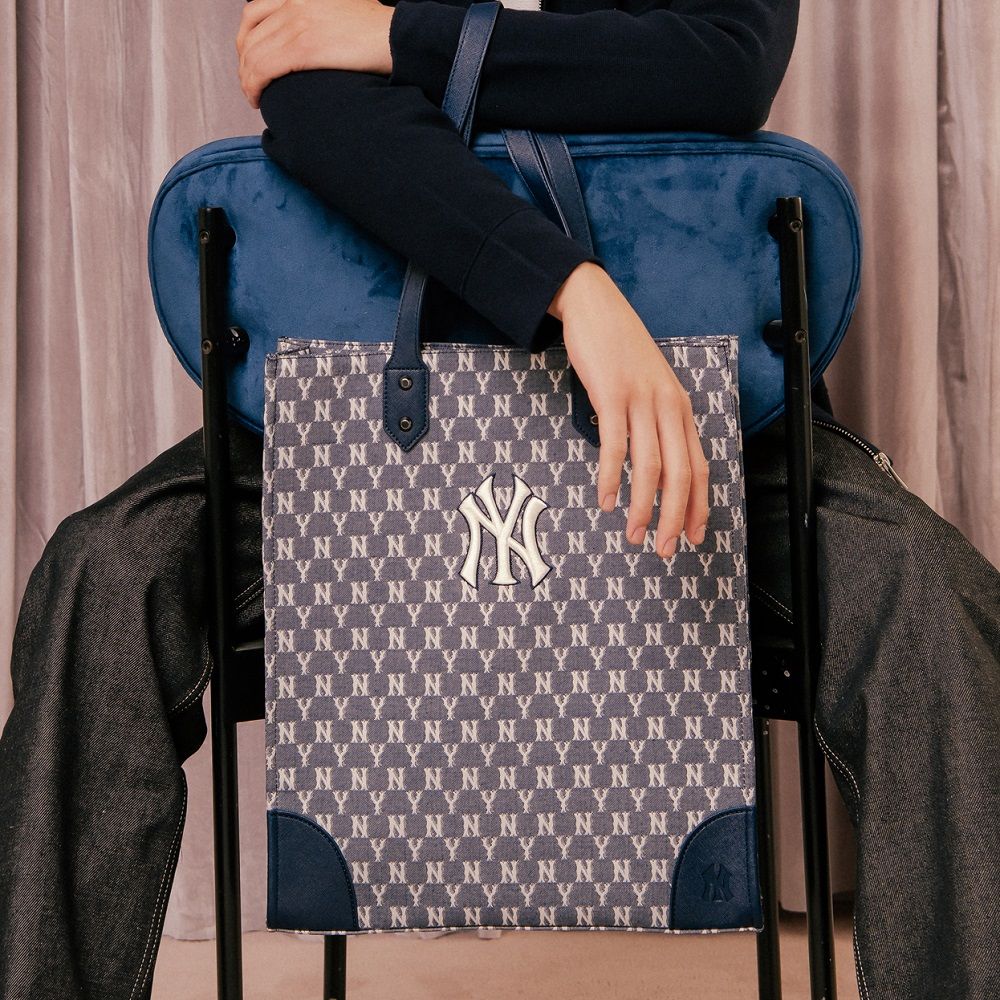Classic MONOGRAM Jacquard Shopper Bag NEW YORK YANKEES - MLB