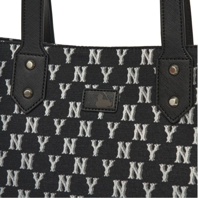 ★MLB Korea★ Classic Monogram Jacquard Shopper Bag NY Black Classic MONOGRAM Jacquard Shopper Bag NEW YORK YANKEES - MLB