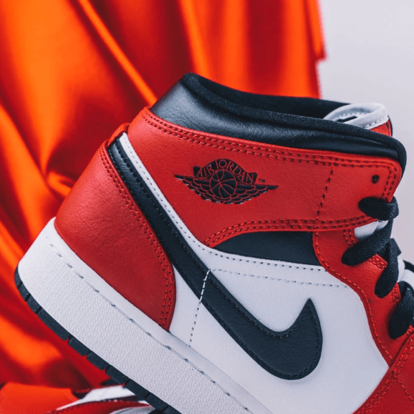  GIÀY NIKE AIR JORDAN 1 MID CHICAGO BLACK TOE - 554724-069 