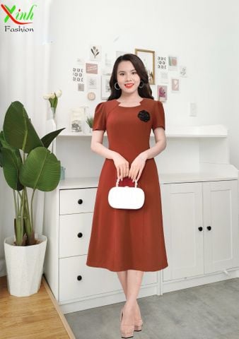  Đầm Suông A Cam Nâu cổ cách điệu kèm hoa dệt DL516 