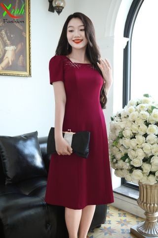  Đầm Suông A Đỏ Đô cổ vuông đính pha lê thủ công DL513 
