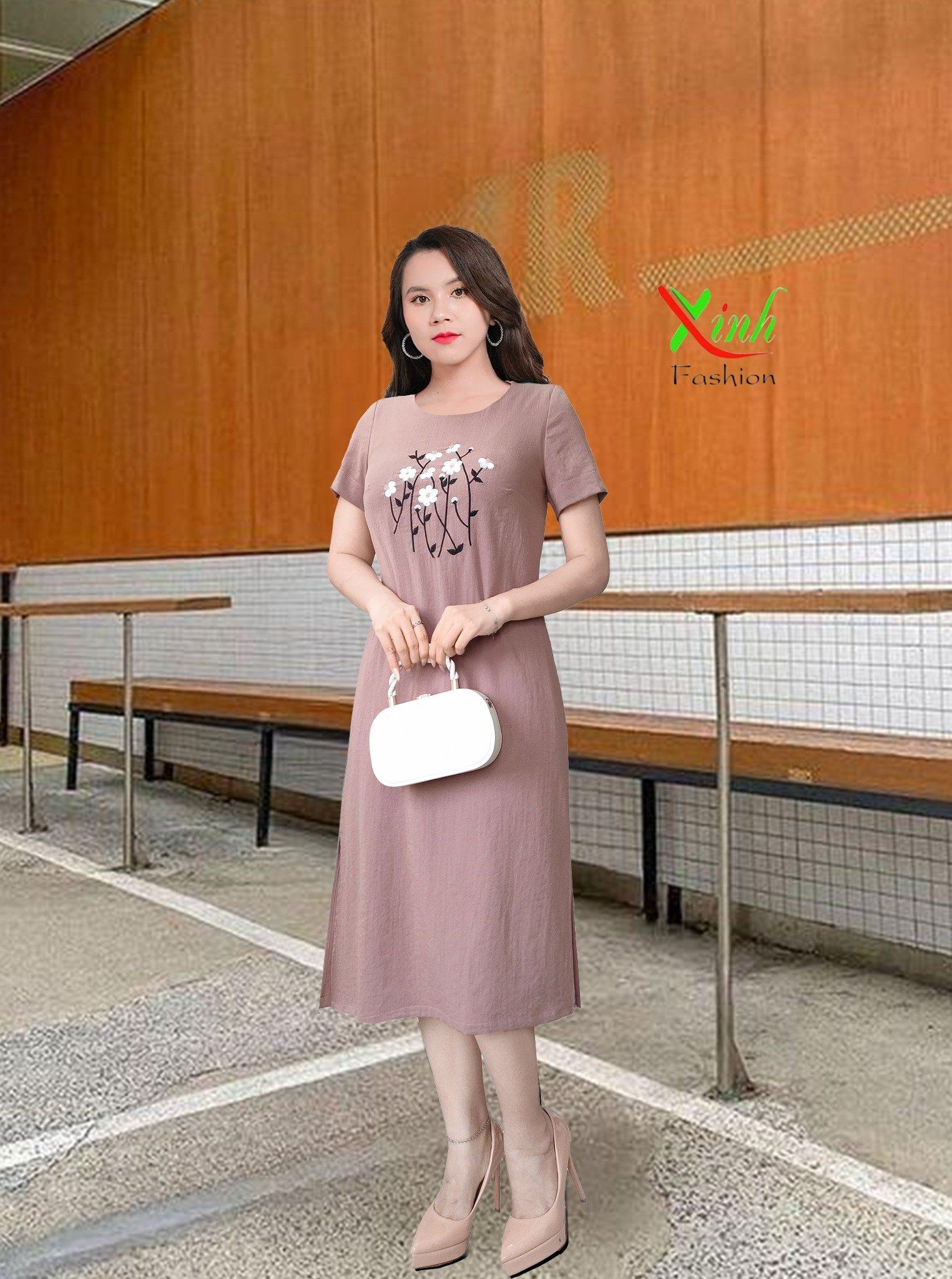 Đầm Suông Hồng Ruốc Xẻ Tà Thêu Hoa Trẻ Trung DL530