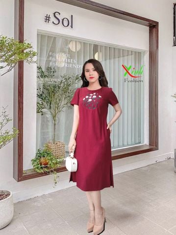  Đầm Suông Đỏ Xẻ Tà Thêu Hoa Trẻ Trung DL532 