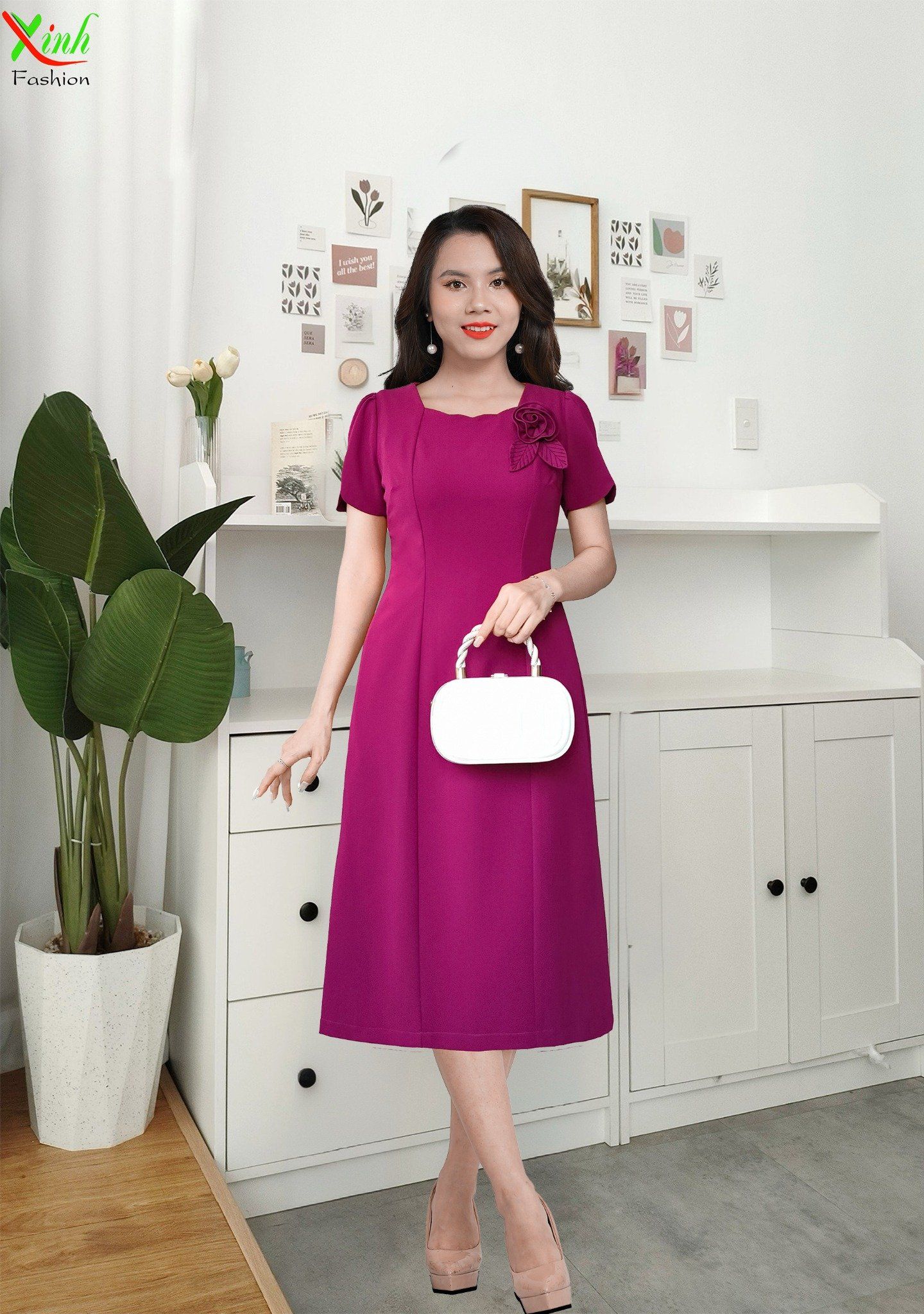 Đầm Suông Hồng cổ lượn sóng kèm hoa cài sang trọng DL636