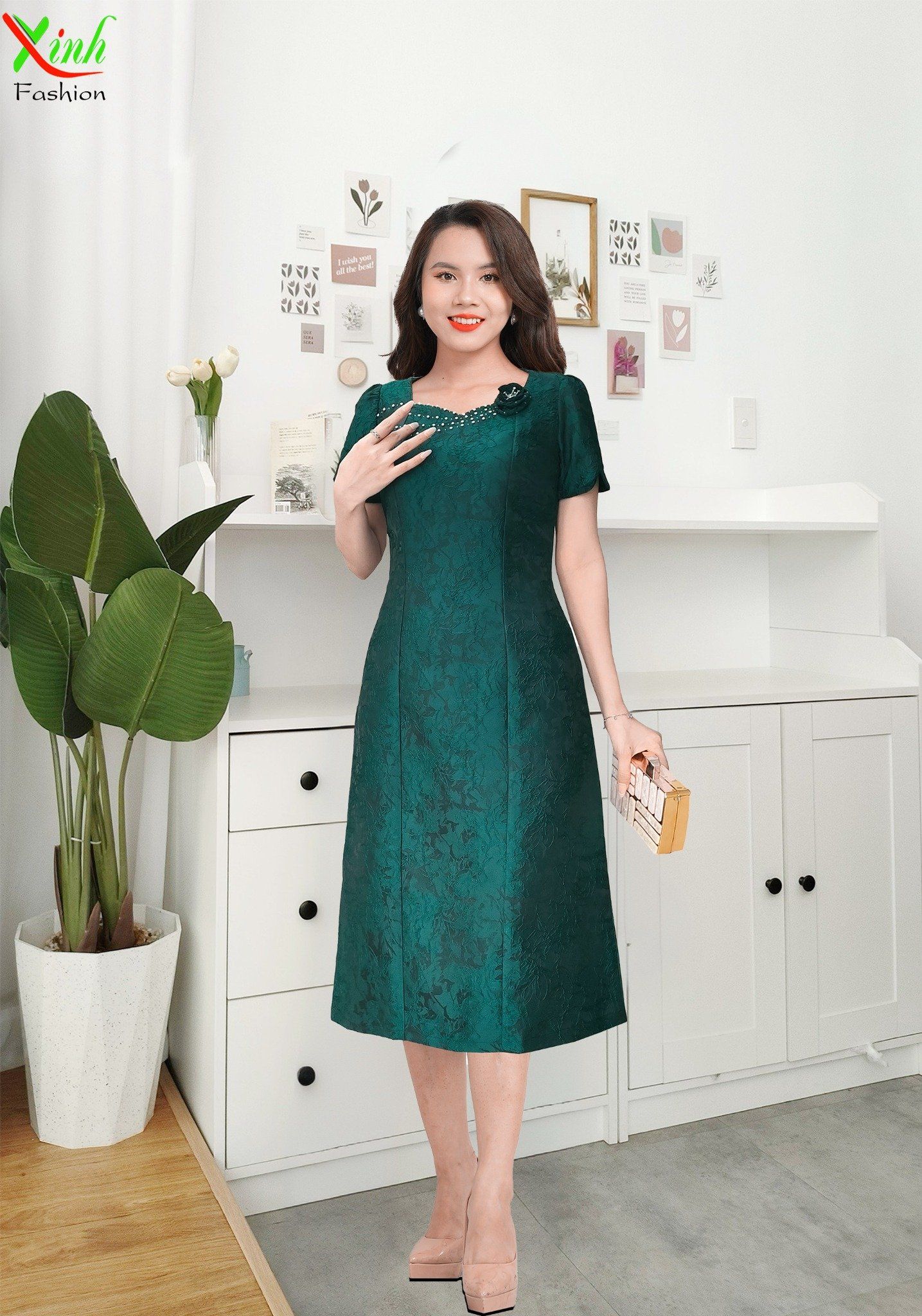 Đầm Gấm Dệt Vân Hoa Xanh Rêu Kết Cườm Cao Cấp DL836