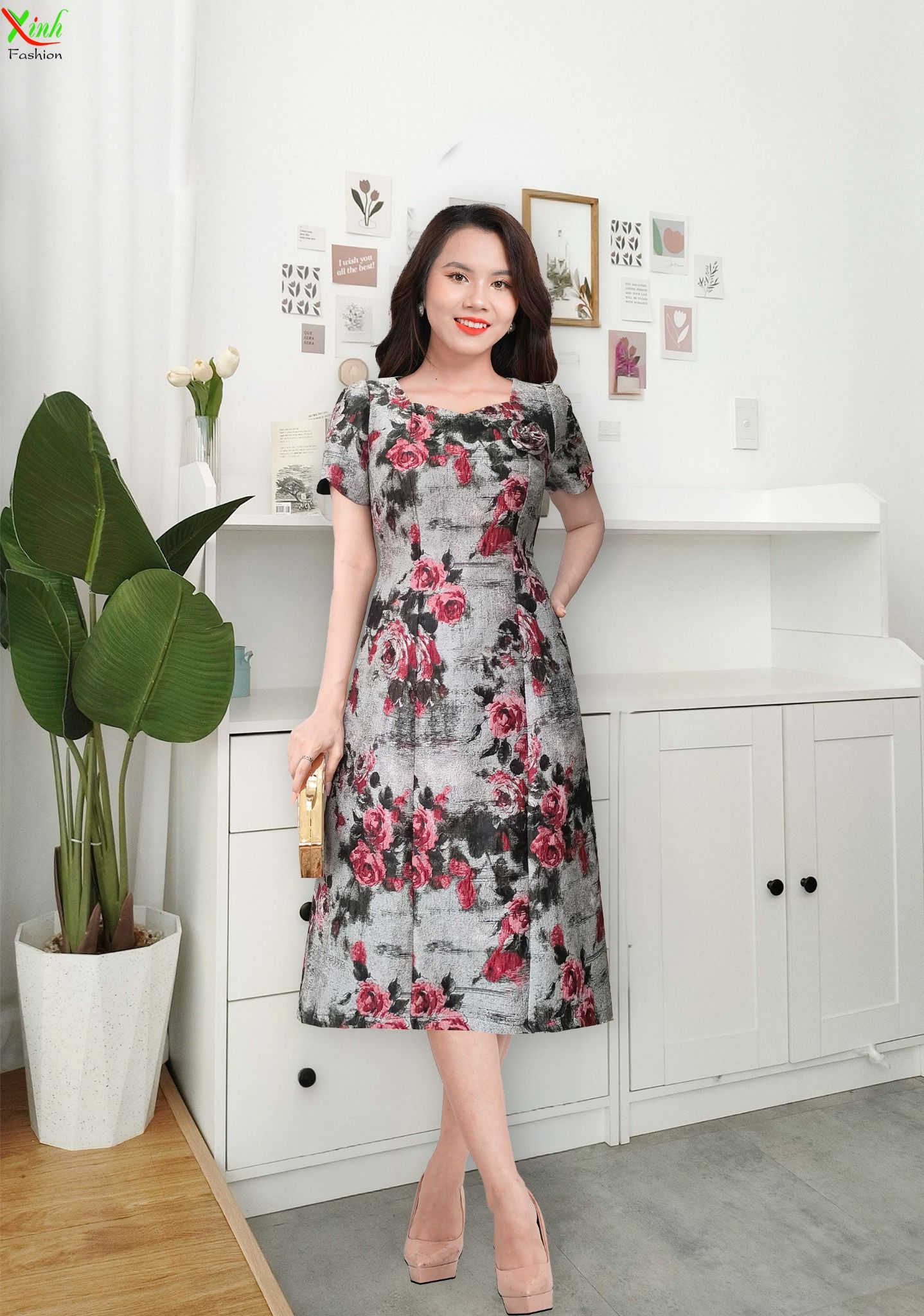 Đầm Xám Gấm Hoa Hồng Hoa Cài Thủ Công DL839