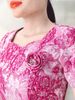 Đầm Gấm Taftap Đỏ Hồng trẻ trung hoa cài thủ công DL856