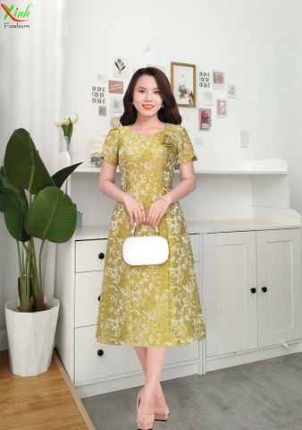  Đầm Gấm Taftap Vàng Bơ trẻ trung hoa cài thủ công DL857 